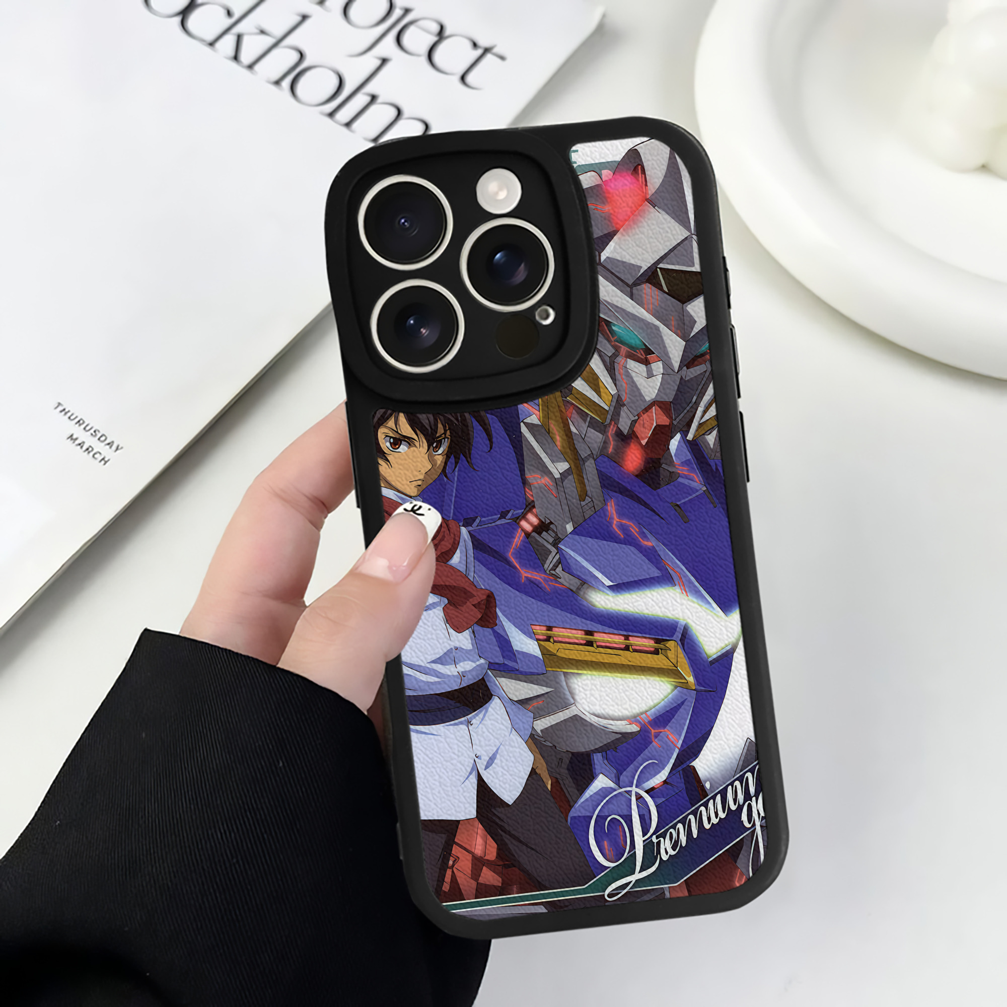 （画像用） 機動戦士ガンダム Mobile Suit Gundam 【iPhone 16シリーズ対応】シリコンスマホケース（レザー調） 材質：シリコン